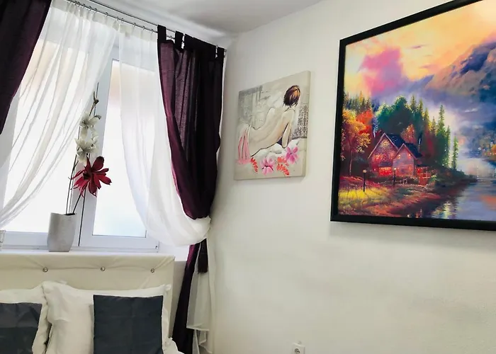 Central Petit Room