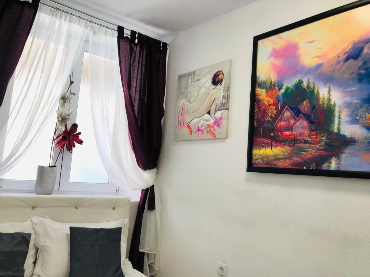 Petit Apartment *